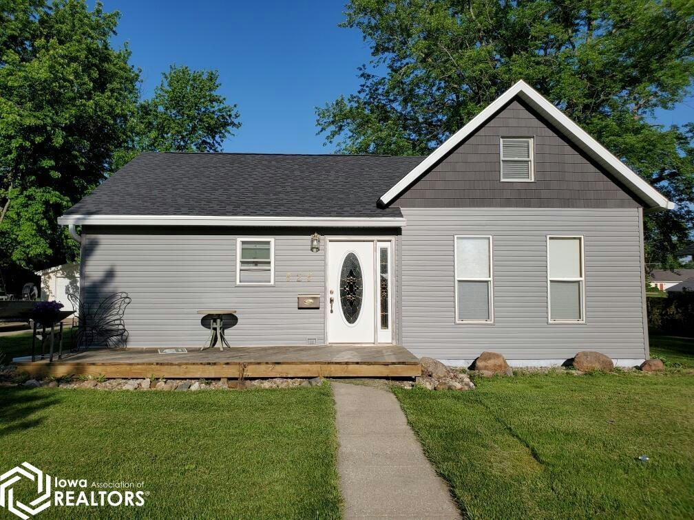 525 HIGH ST, GRINNELL, IA 50112, photo 1 of 21