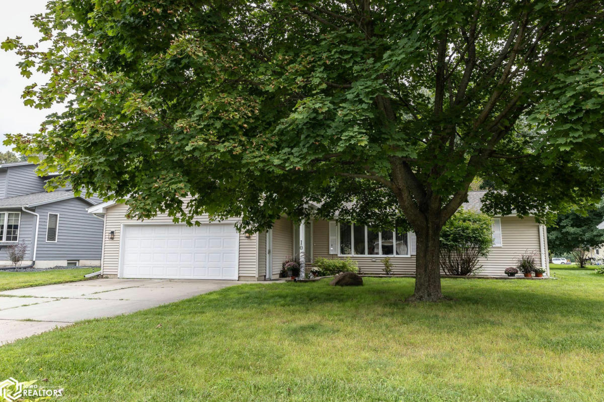 10 LEXINGTON SQ, MASON CITY, IA 50401, photo 1 of 46